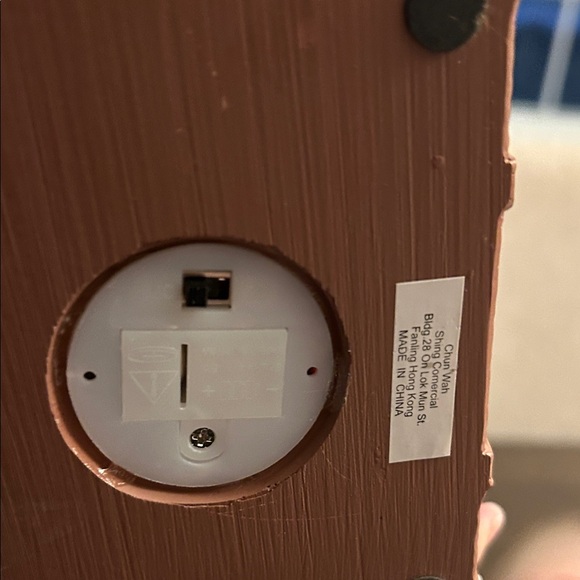 Glittering Earth Globe Snow light Globe on Brown    suitcase Base - Picture 6 of 7